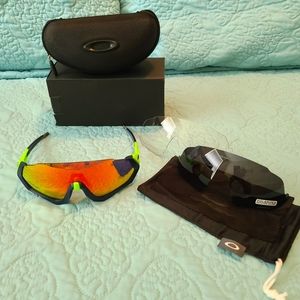 Sunglasses OAKLEY 👓 LIKE NEW- EXCELLENT CONDITION
